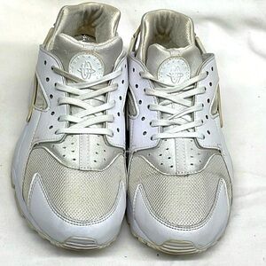 Nike air huarache low top sneakers ladies sz 7